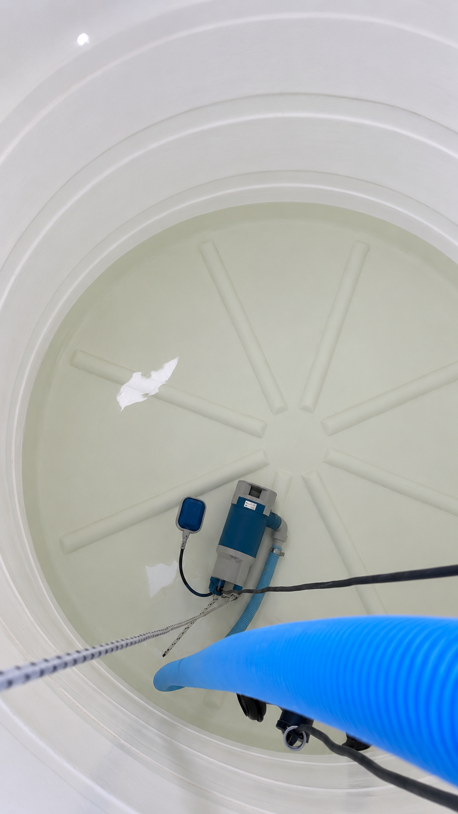 Tanque de agua después de la limpieza realizada por DZ Servicios